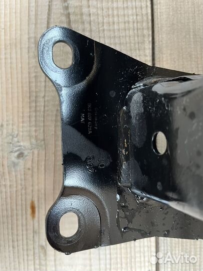 Усилитель заднего бампера Skoda Octavia A5