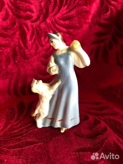 Статуэтка царевна с яблоком, песочное