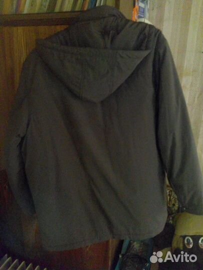 Куртка зимняя с капюшоном. Новая