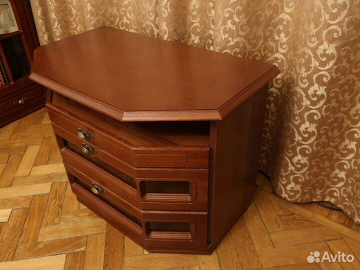 Тумба для тв Русь Петровская 006.096.01 цвет орех