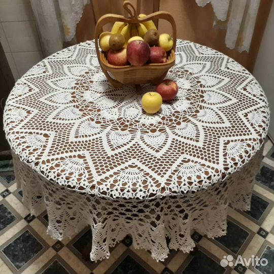 Красивая ажурная скатерть вязаная крючком