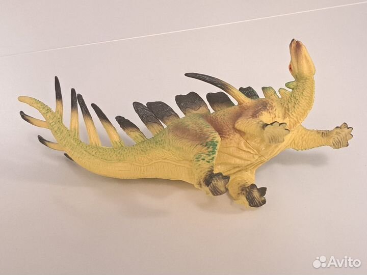 Динозавр кентрозавр 20 см