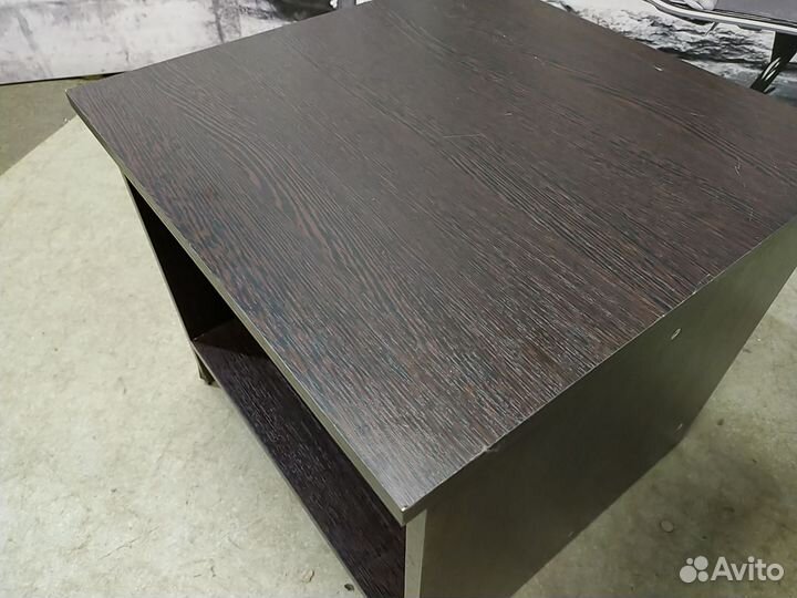 Стол журнальный б/у 50х50х45 07-045