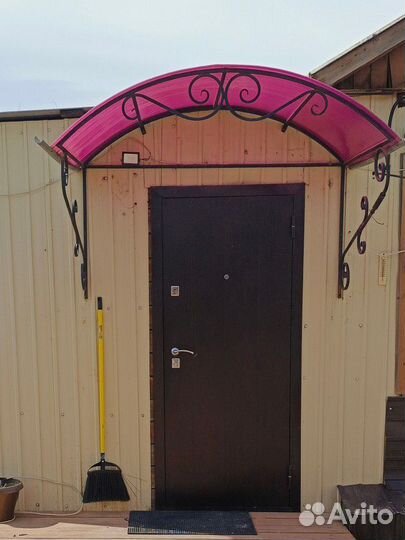 Навес над дверью