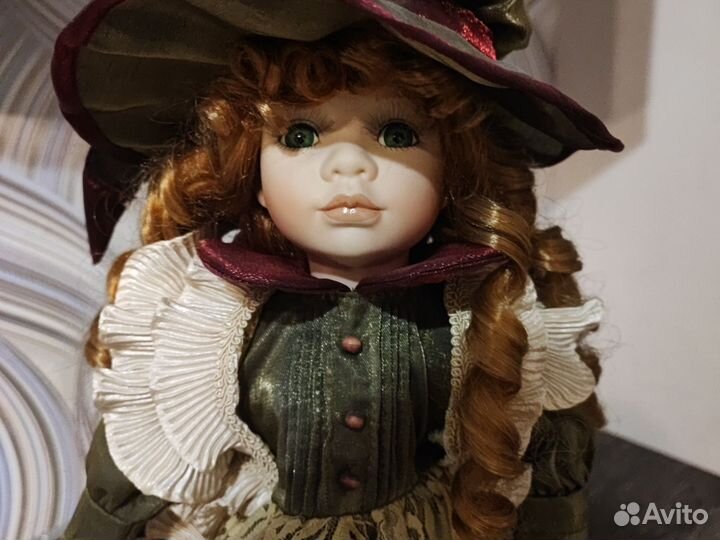 Кукла из фарфора 42см