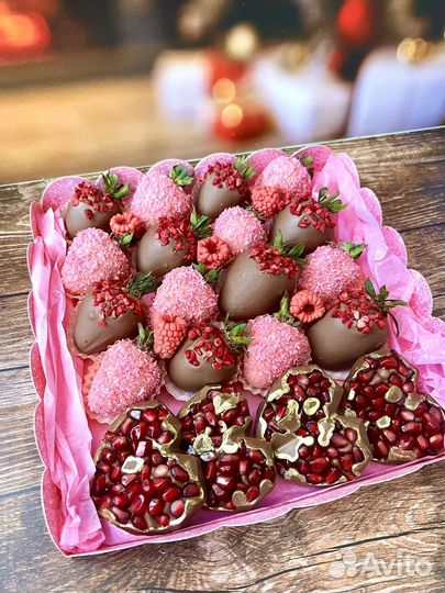 Клубника в шоколаде и гранат