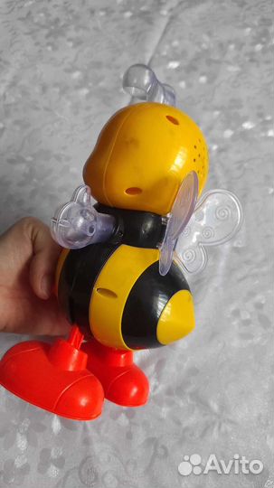 Игрушка танцующая и светящаяся