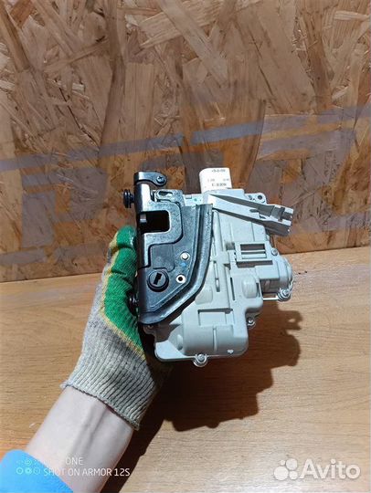 Замок двери задний правый Audi A4 B8 2.0 CDN 2010