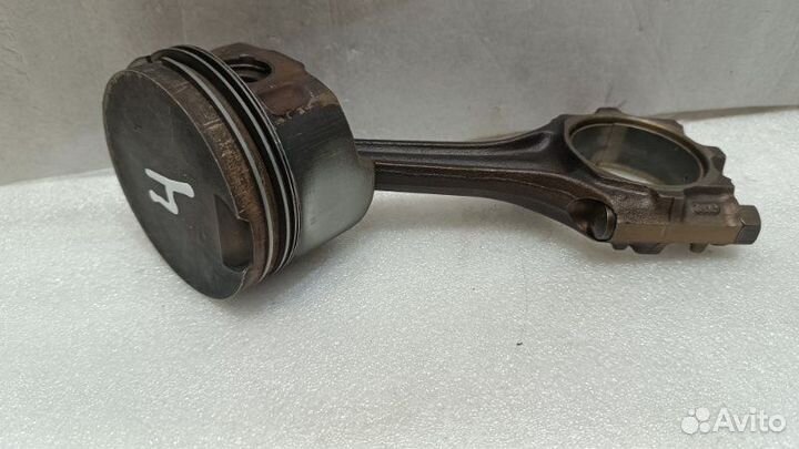 Поршень с шатуном Volkswagen Passat B5 1800CC