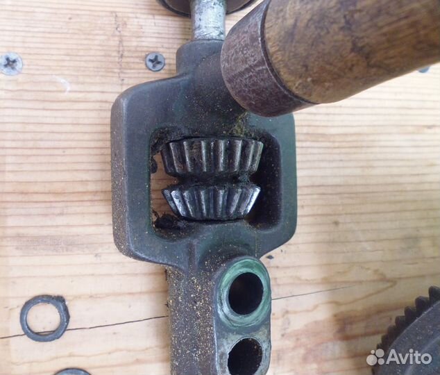 Ручная двухскоростная механическая дрель