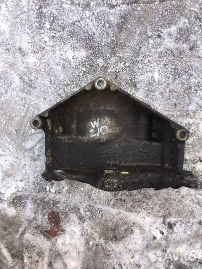 Кронштейн генератора Мерседес 210