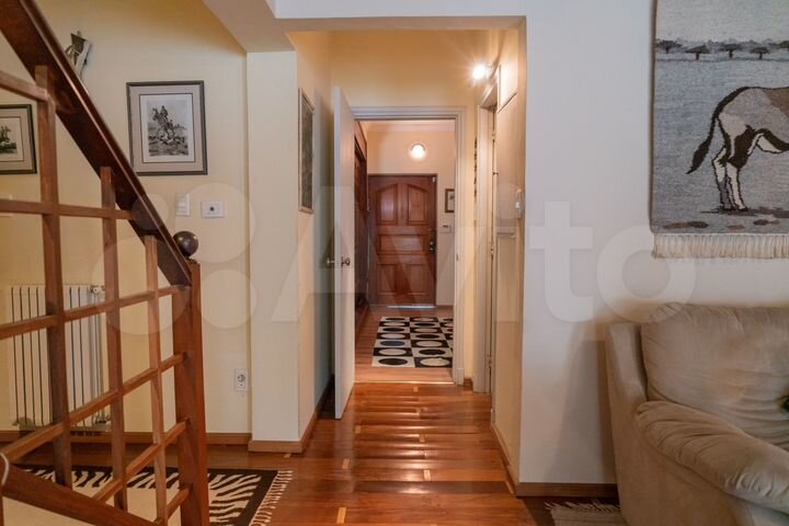 Дом 492 м² на участке 829 м²