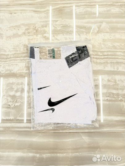 Компрессионные тайтсы Nike Pro белые