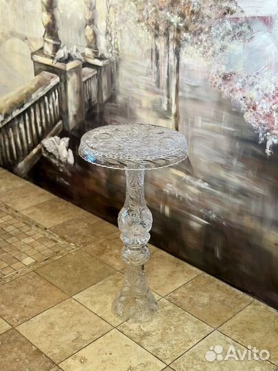 Хрустальный стол, хрустальная ваза