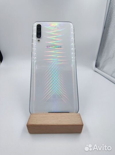 Samsung Galaxy A50, 4/64 ГБ