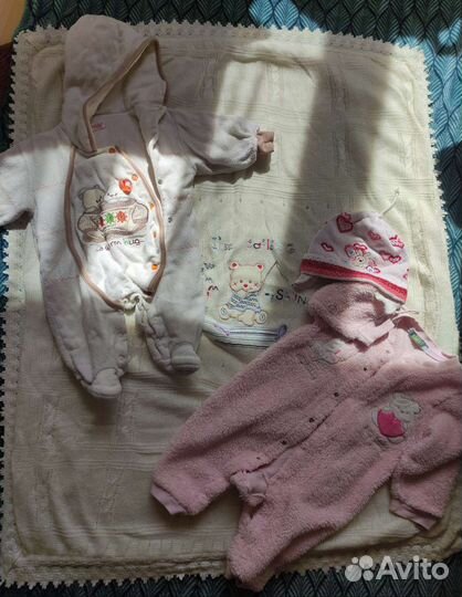 Для прогулки: плед в коляску, слипы, пеленки