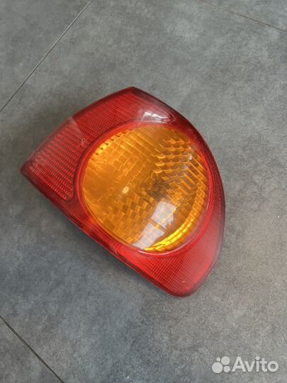Фонарь задний правый toyota corolla e110