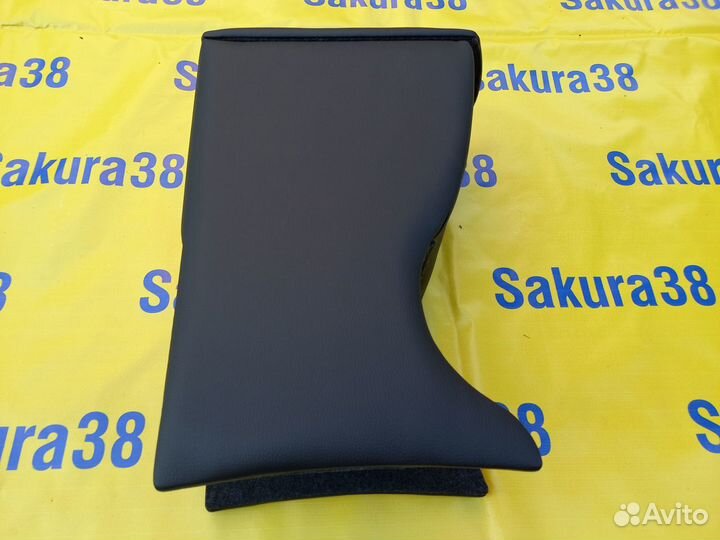 Подлокотник Honda Stepwgn 2009-2015