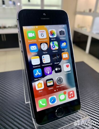 Телефон iPhone 5se 64gb Отличное состояние