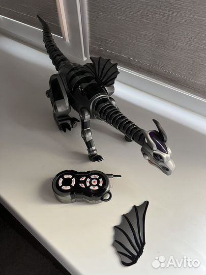 Динозавр робот