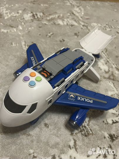 Грузовой самолет -парковка музыкальный