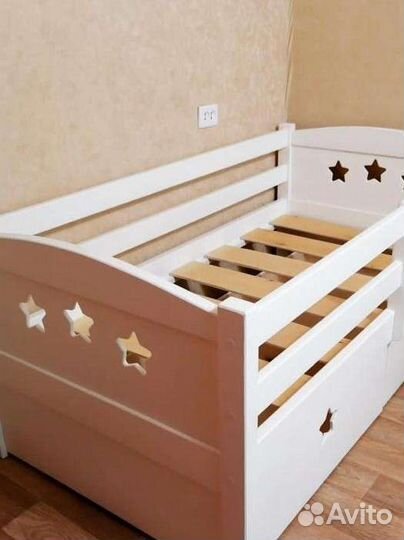 Кровать детская с сердечком