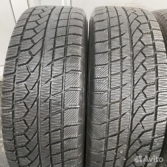Toyo Winter Tranpath M2 215/60 R17