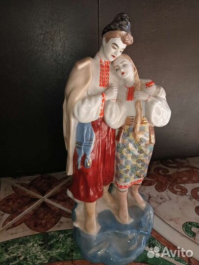 Статуэтка фарфор 
