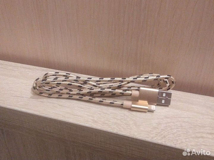 Кабель для iPhone, iPad, iPod (1 метр)