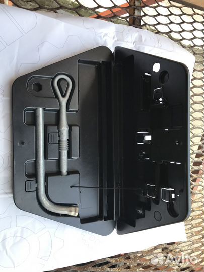 Крюк буксировочный audi a8 d3