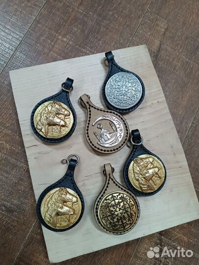 Кожаный брелок, ручная работа