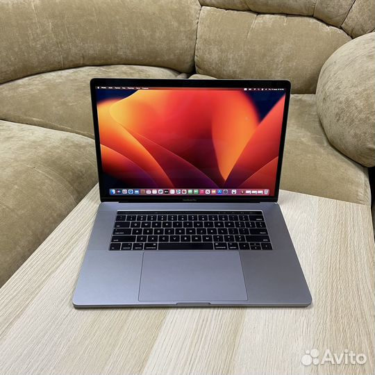 MacBook Pro 15 2017 i7/16/256 (62 цикла)