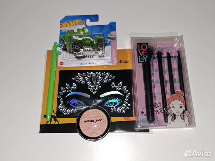 Тарелка на хэлоуин и косметика