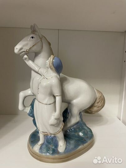 Антикварная статуэтка «Конезаводчица»