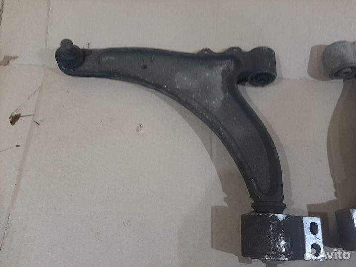 Передние рычаги Opel Astra J