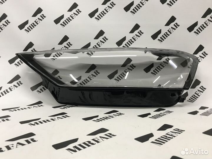 Левое стекло фары Audi A8 D5 2017-2022