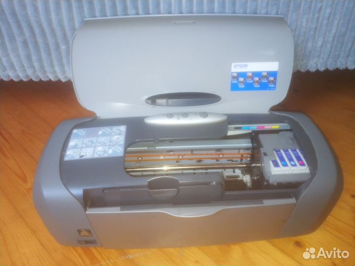 Цветной струйный принтер Epson на запчасти