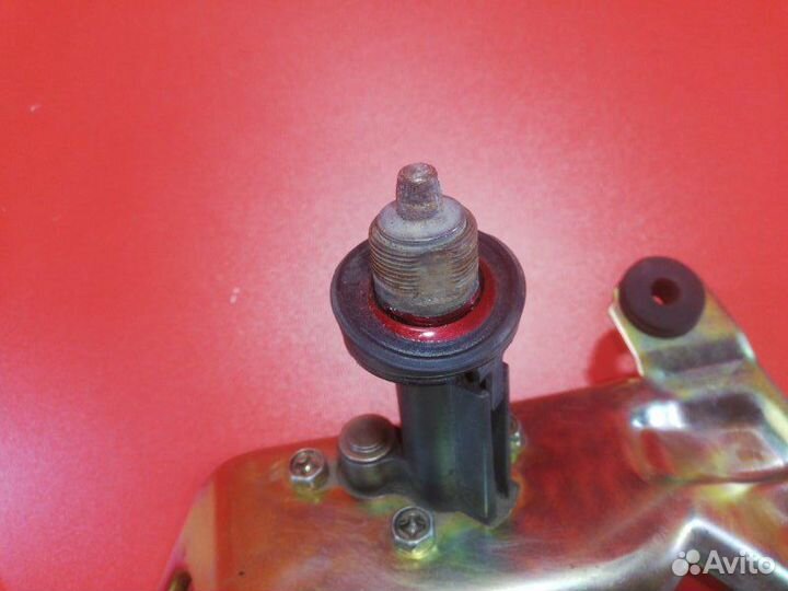 Моторчик стеклоочистителя задний Toyota Hilux Surf