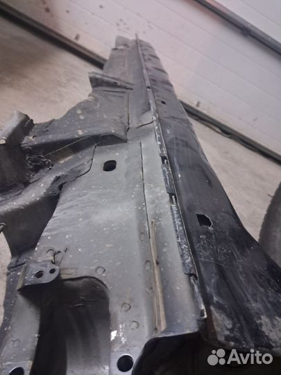 Порог левый кузовной Outlander XL CW5W