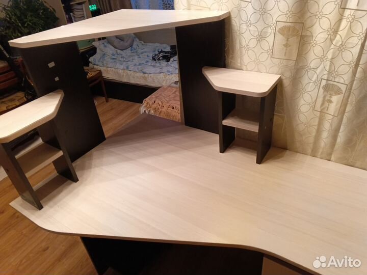 Компьютерный стол