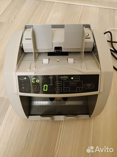 Счетчик банкнот Laurel J-700