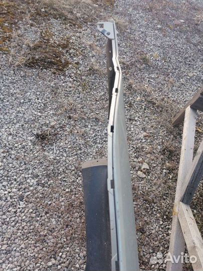 Бампер правый Mitsubishi Pajero 4