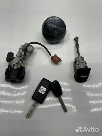 Замок зажигания Citroen C3 Picasso 2010