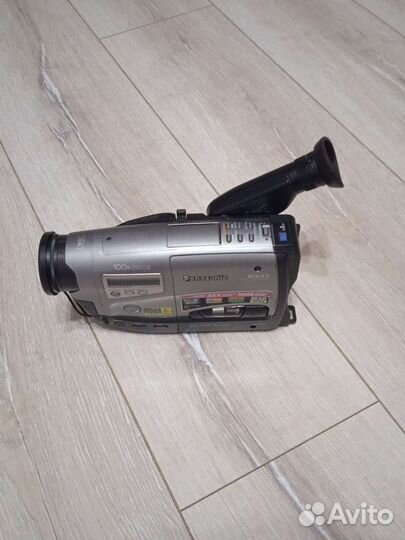 В/камера Panasonic NV-Rx17En (VHS-C). (Б/у.)