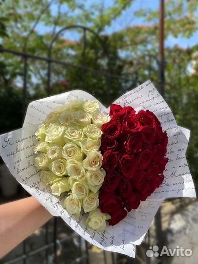 51 Роза сердцем с бесплатной доставкой