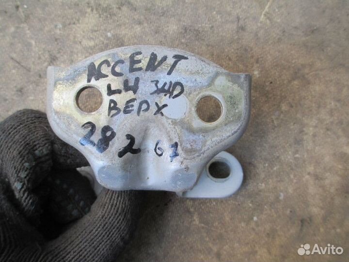 Петля двери задней левой верхняя Hyundai Accent II