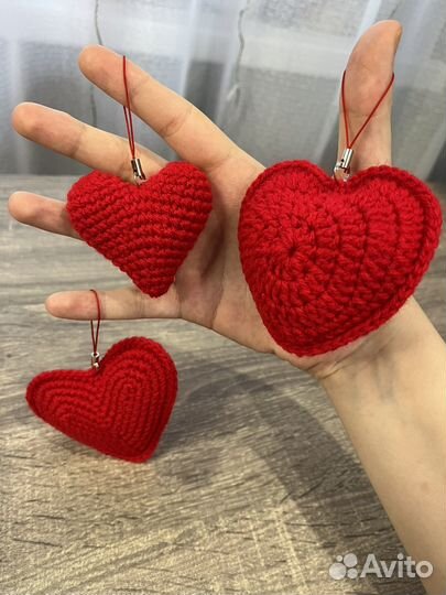 Вязаный брелок сердечко