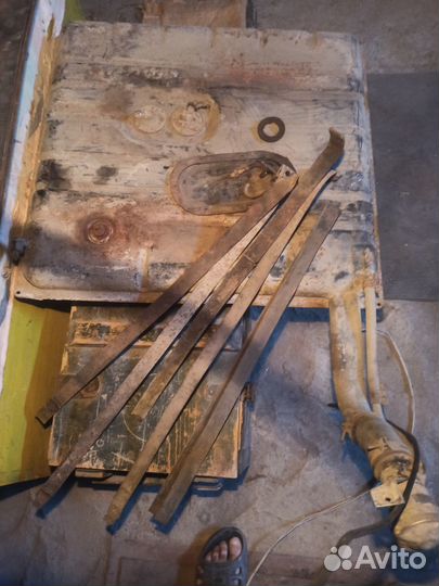 Топливный бак с газ-24 (на 55 литров) с креплениям