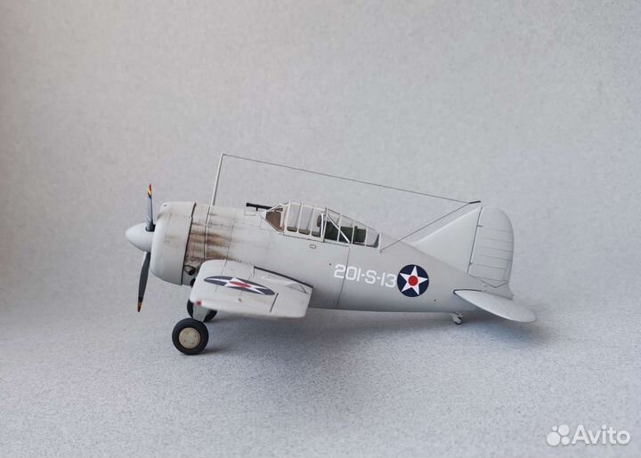 Готовая сборная модель самолёта F2A-2