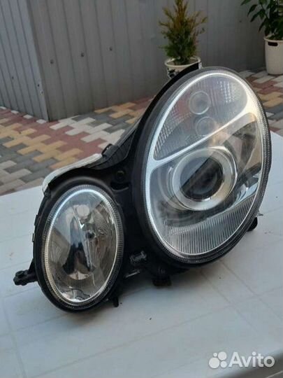 Левая фара на 211 Мерседес,торг уместен